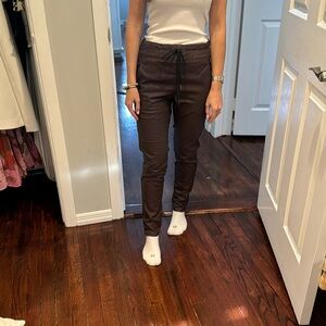 Bevy flog pants in brown. NEW WITHOUT TAGS! Bevy flog pants in brown